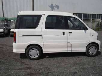 2003 Daihatsu ATRAI7 Pictures