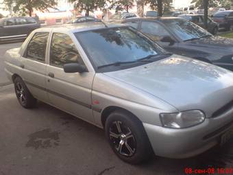 1998 Ford Escort Pictures