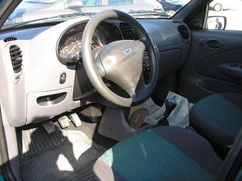 2000 Ford Fiesta Pictures