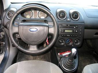 2002 Ford Fiesta Photos