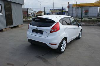 2010 Ford Fiesta Pictures