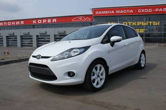 2010 Ford Fiesta Images