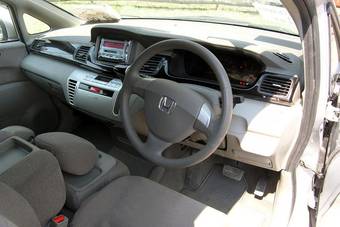 2004 Honda Edix Images