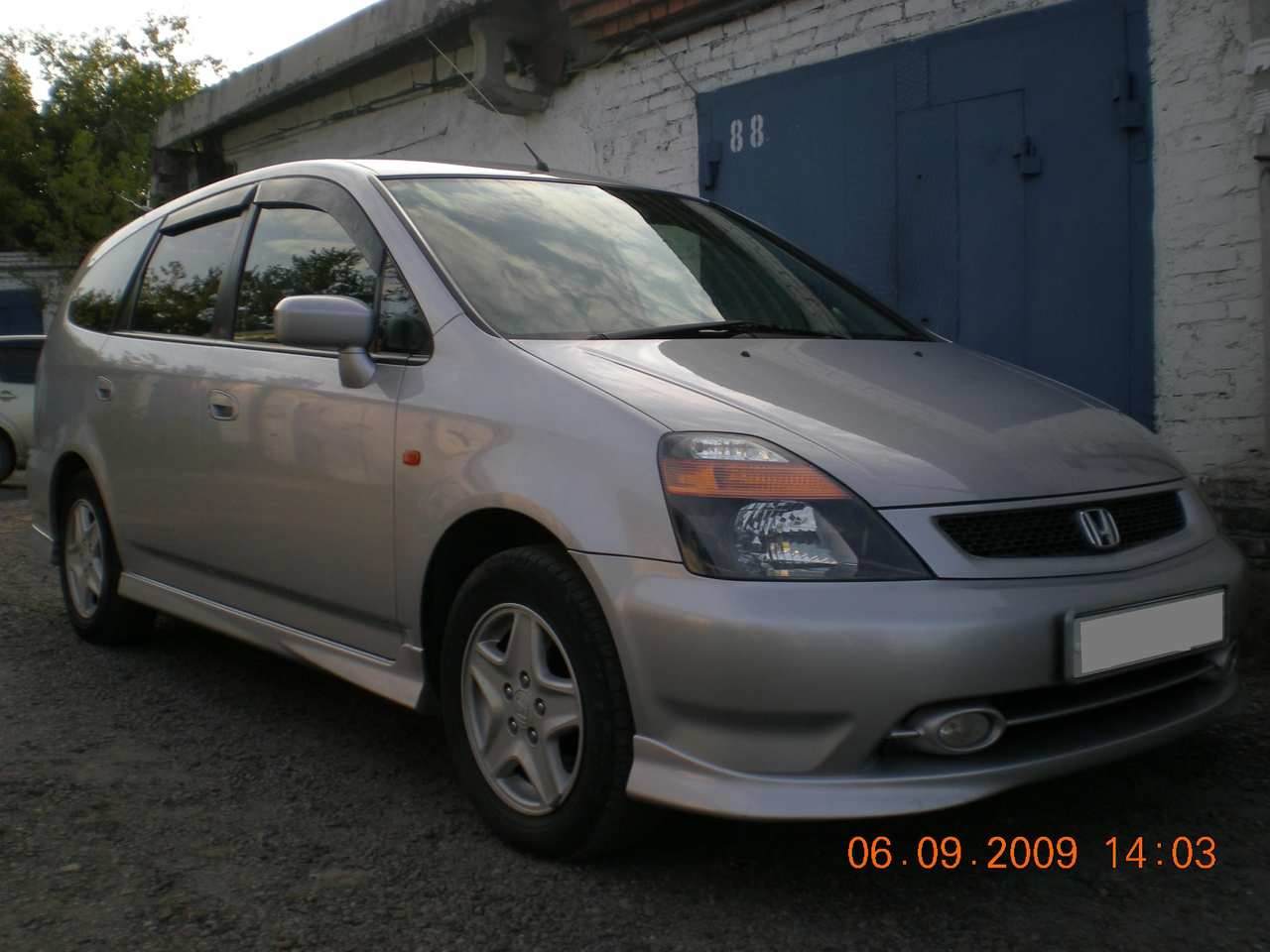 Pictures of honda stream 2001