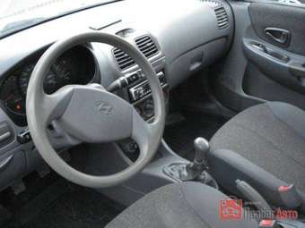 2002 Hyundai Accent Pics