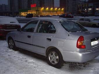 2002 Hyundai Accent Pictures