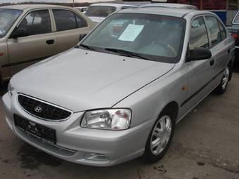 2003 Hyundai Accent Pictures