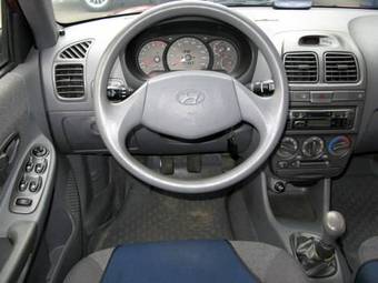 2005 Hyundai Accent Pictures