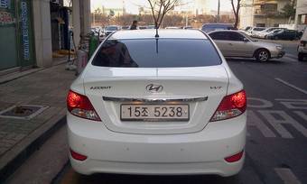2011 Hyundai Accent Photos