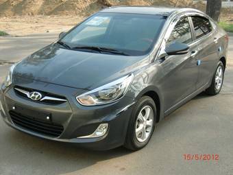 2011 Hyundai Accent Pictures