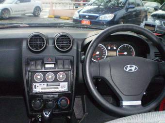 2004 Hyundai Coupe Images