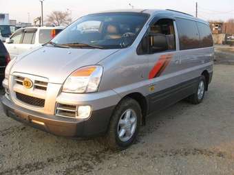 2004 Hyundai Starex Images