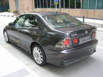 2003 Lexus IS200 Pictures