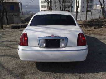 2002 Lincoln Town Car Pictures