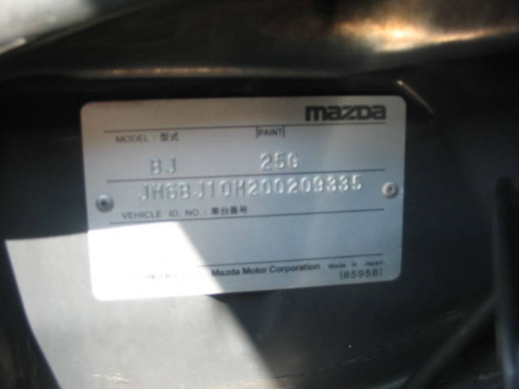 2003 Mazda 323