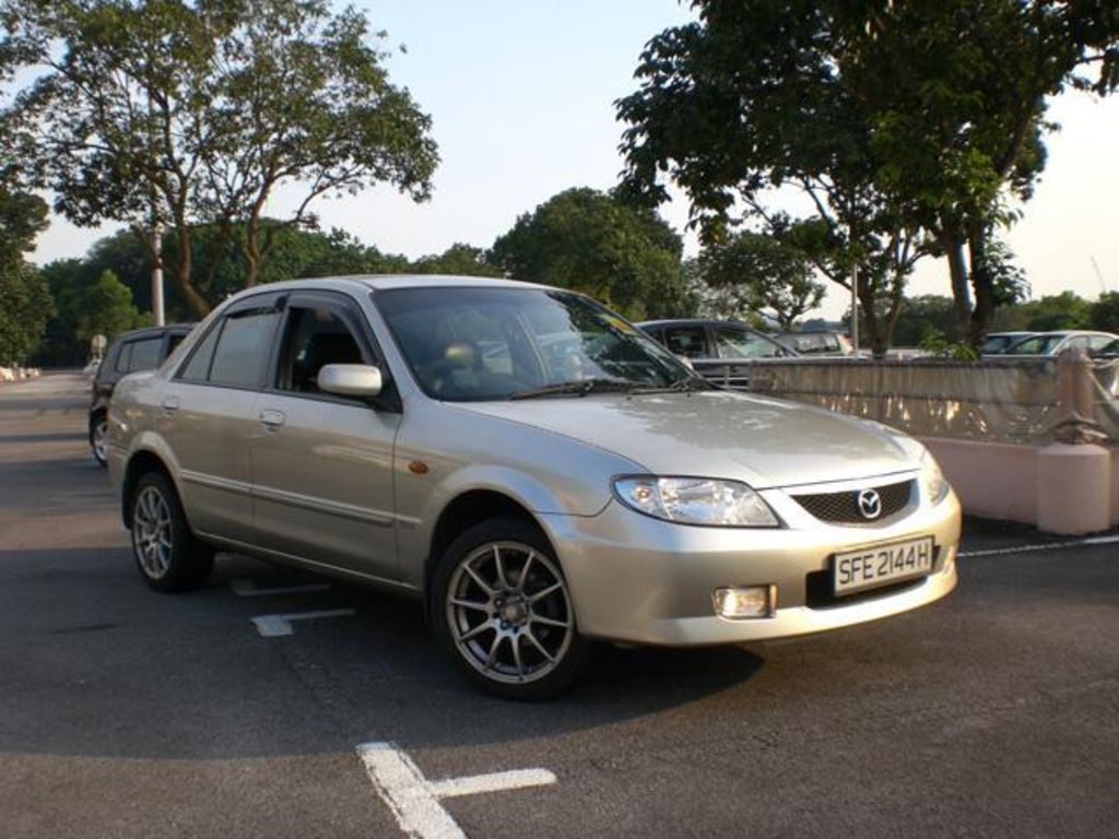 2004 Mazda 323