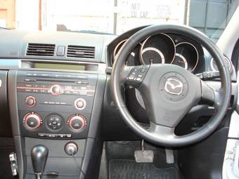 2003 Mazda Axela Pictures