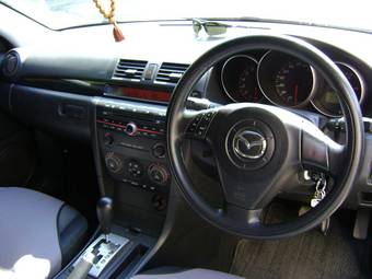 2003 Mazda Axela Photos