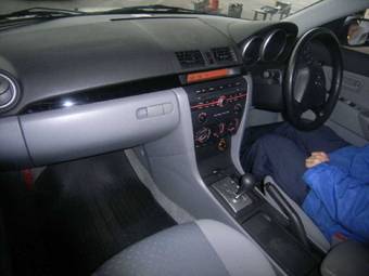 2005 Mazda Axela Photos