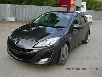 2010 Mazda Axela Pictures