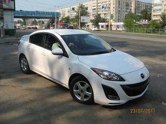 2011 Mazda Axela Pictures