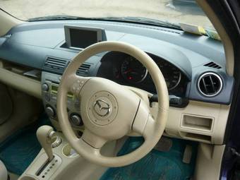 2002 Mazda Demio Pictures