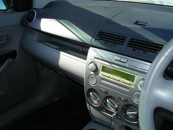 2002 Mazda Demio Pics