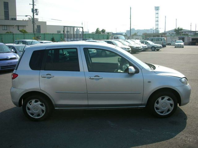 2004 Mazda Demio