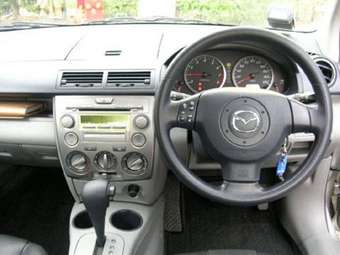 2004 Mazda Demio Pics
