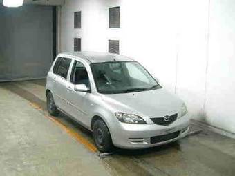 2004 Mazda Demio Pictures