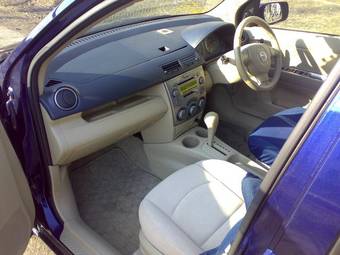 2005 Mazda Demio Images