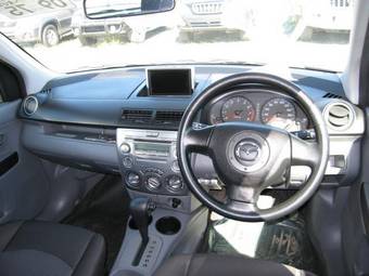 2005 Mazda Demio Photos