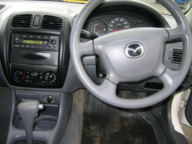 2000 Mazda Familia Pics