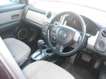 2005 Mazda Verisa Pics