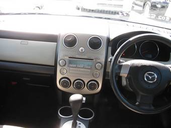 2005 Mazda Verisa Pictures