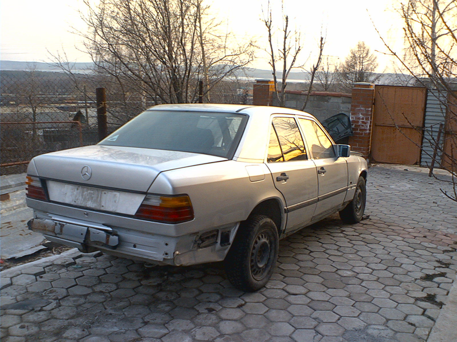 1990 Mercedes-Benz C230