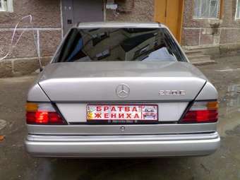 1990 Mercedes-Benz E-Class Pictures