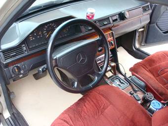 1993 Mercedes-Benz E-Class Photos