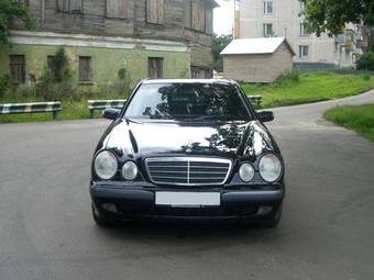 2001 Mercedes-Benz E-Class Pictures