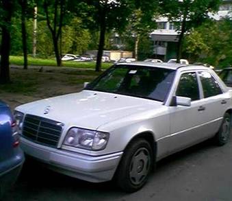 1993 Mercedes-Benz E220