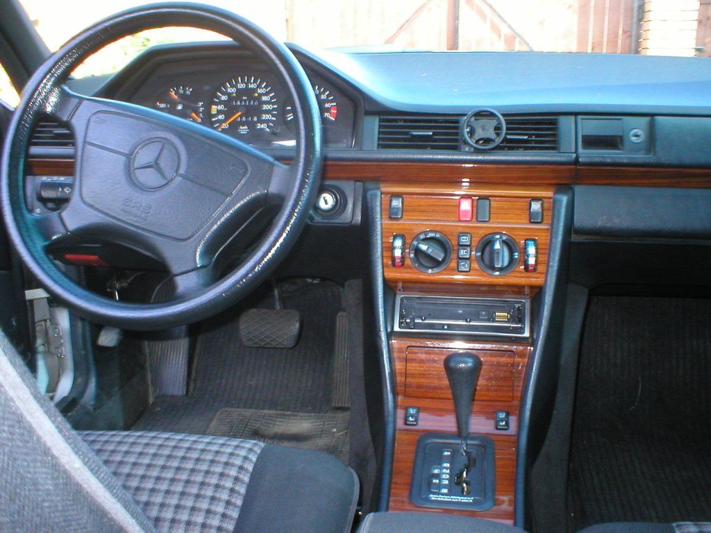 1994 Mercedes-Benz E220
