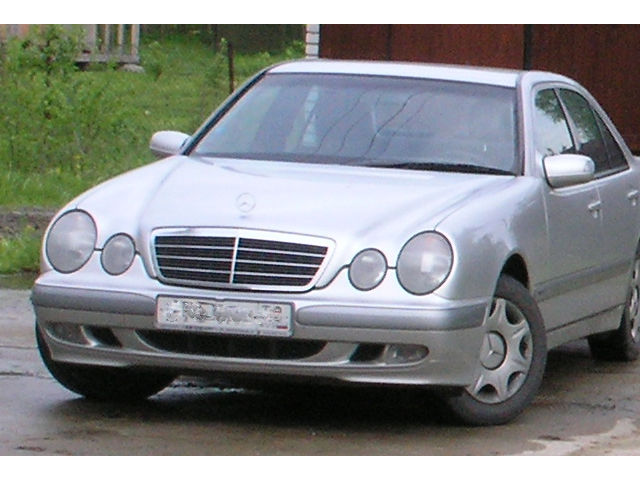 1999 Mercedes-Benz E240