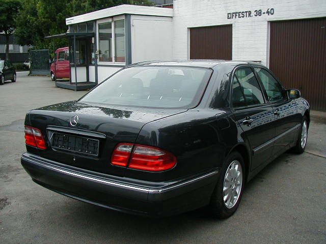 2000 Mercedes-Benz E240