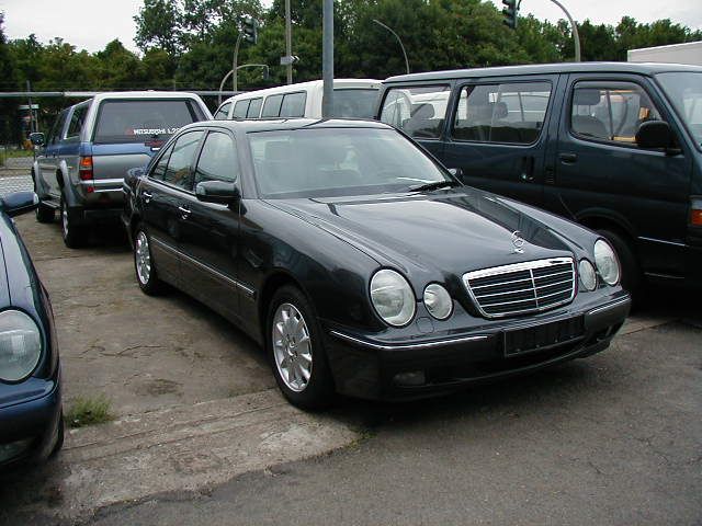 2000 Mercedes-Benz E240