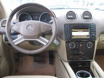 2010 Mercedes-Benz ML-Class Pictures