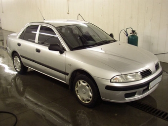 2000 Mitsubishi Carisma
