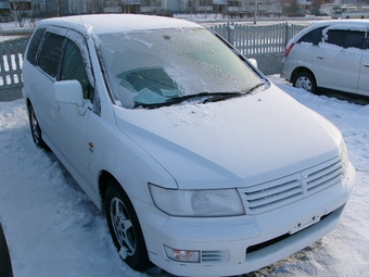 2000 Mitsubishi Chariot
