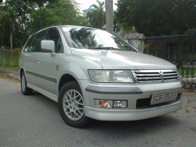 2000 Mitsubishi Chariot Pictures