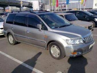 2000 Mitsubishi Chariot Photo