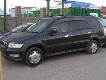 2000 Mitsubishi Chariot Images
